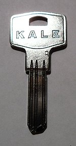 Ключ с вертикальной нарезкой